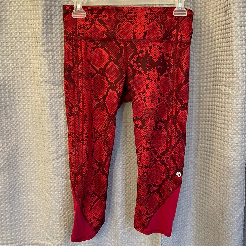Lululemon Red Cranberry Vent It Out Crop Leggings